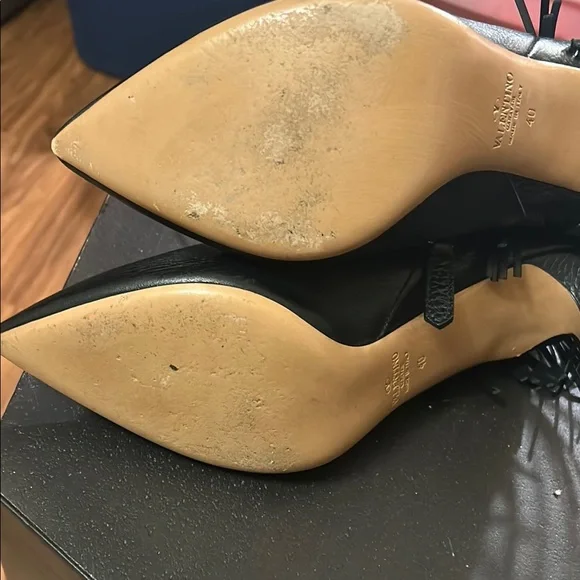 Valentino Garavani Black Fringe Heeled Boots - Picture 7 of 7